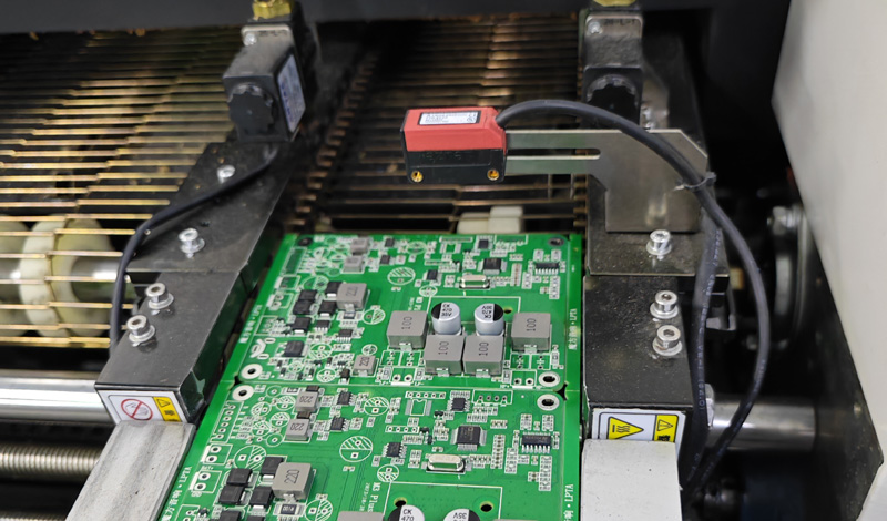 Comment fonctionnent les structures de tarification et de paiement pour les services de fabrication électronique sous contrat UNIXPLORE ?
