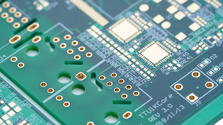 Conception de cartes de circuits imprimés multicouches dans un assemblage PCBA