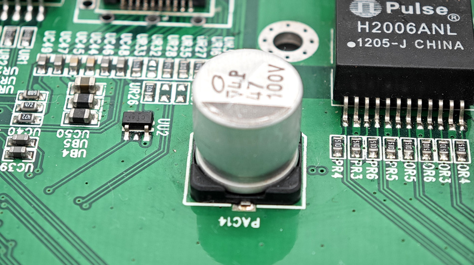 Quel est l'impact de la gestion des opérations de l'usine PCBA sur la réalisation du projet ?